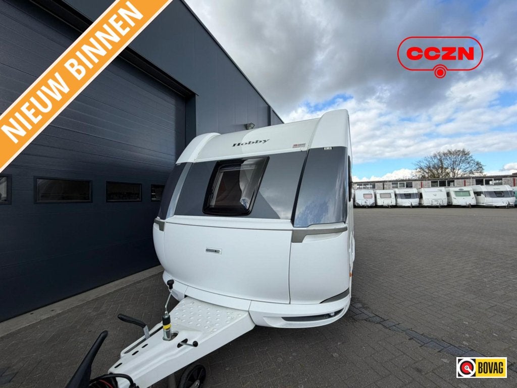 Hobby De Luxe 400 SFE, Caravans en Kamperen, Caravans, Bedrijf, tot en met 3, 1000 - 1250 kg, Treinzit, Hobby, Frans bed, Overige typen