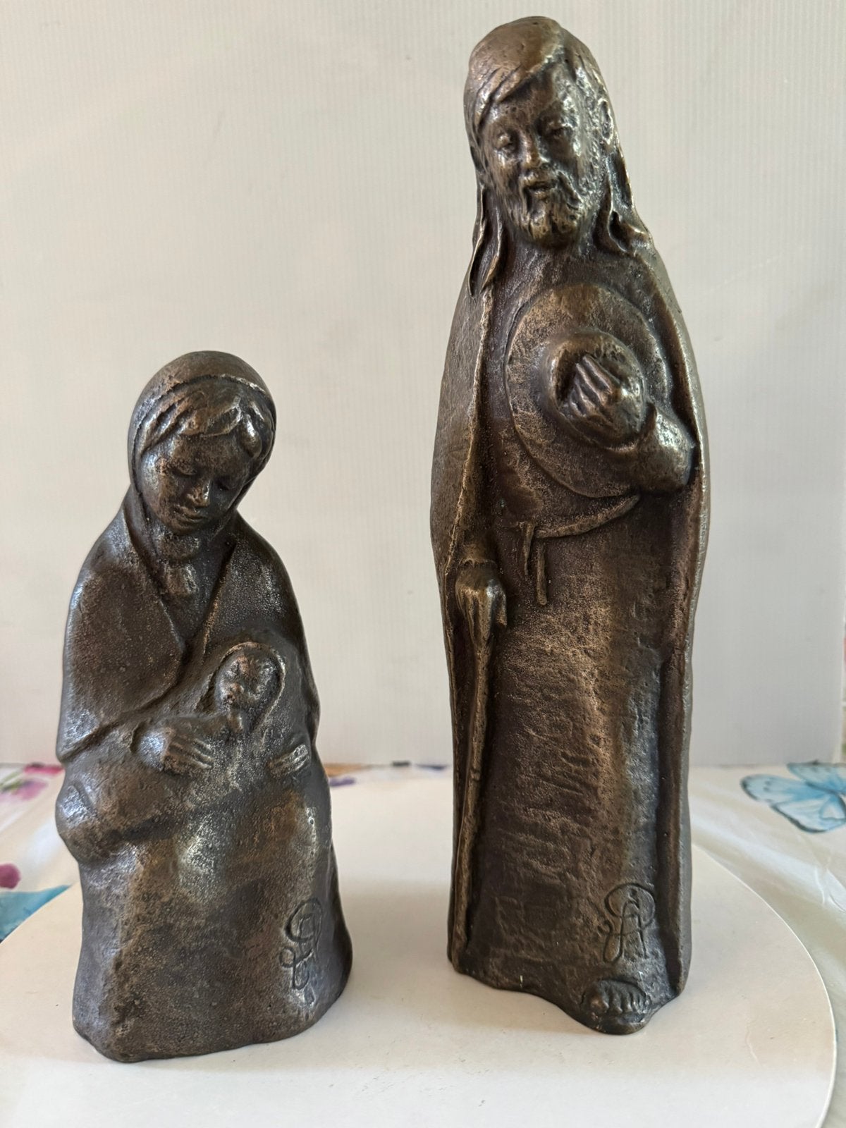 Twee bronzen beelden : Jozef en Maria, Antiek en Kunst, Groep mensen, Ophalen of Verzenden, Brons, 20 - 50 cm