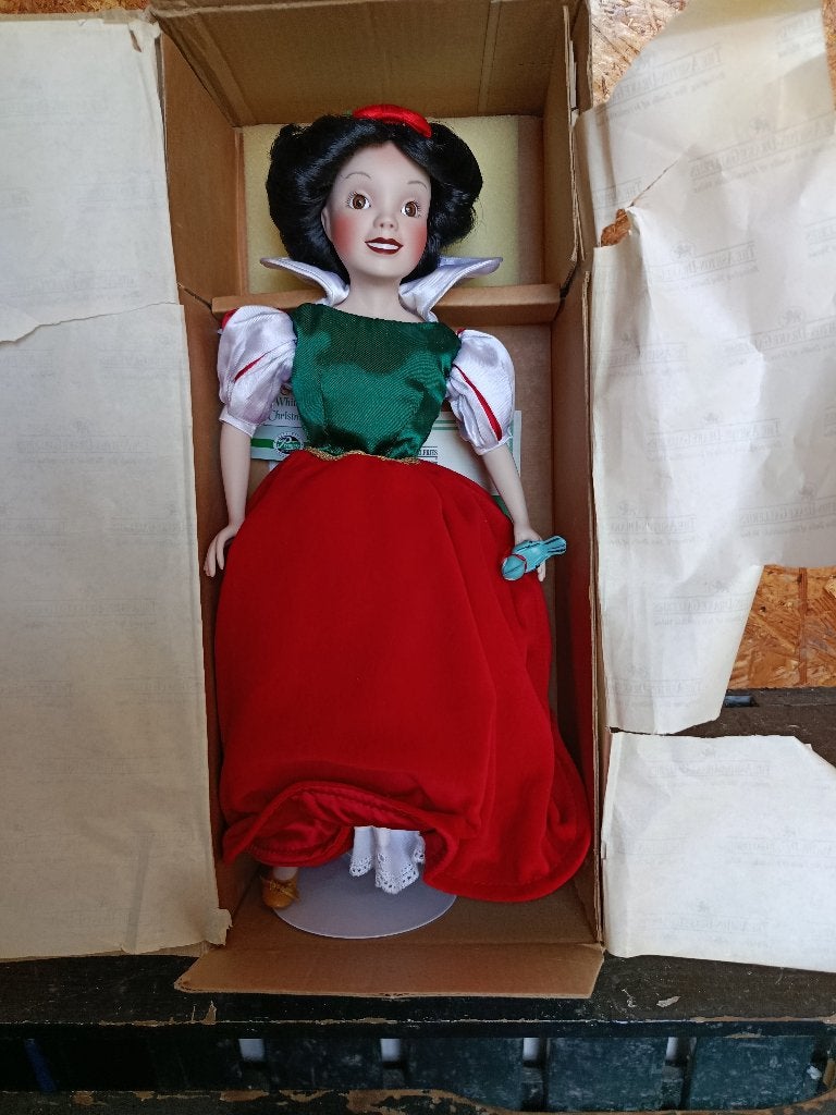 Ashon-Drake pop Snow White at Christmas, Verzamelen, Poppen, Ophalen, Zo goed als nieuw, Pop, Levensecht of Reborn