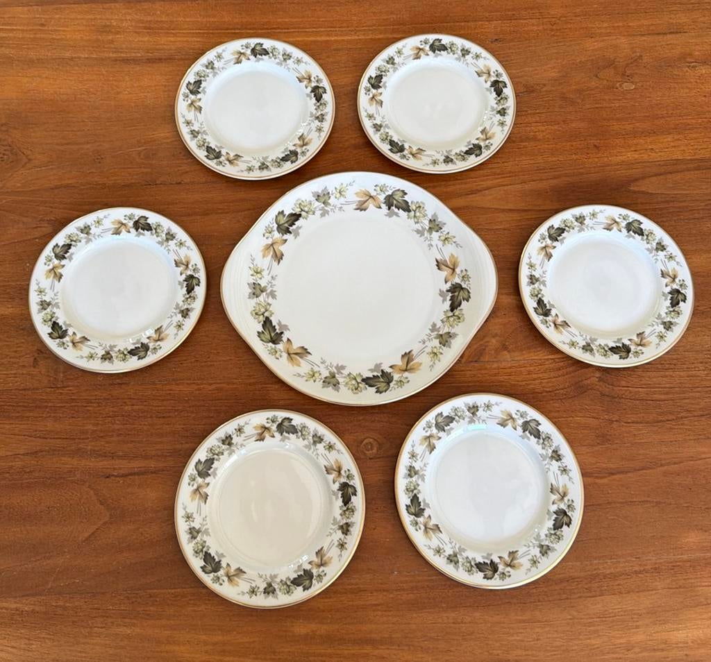 Royal Doulton Larchmont gebaksbordjes met schaal, Ophalen of Verzenden, Zo goed als nieuw, Bord(en), Overige stijlen