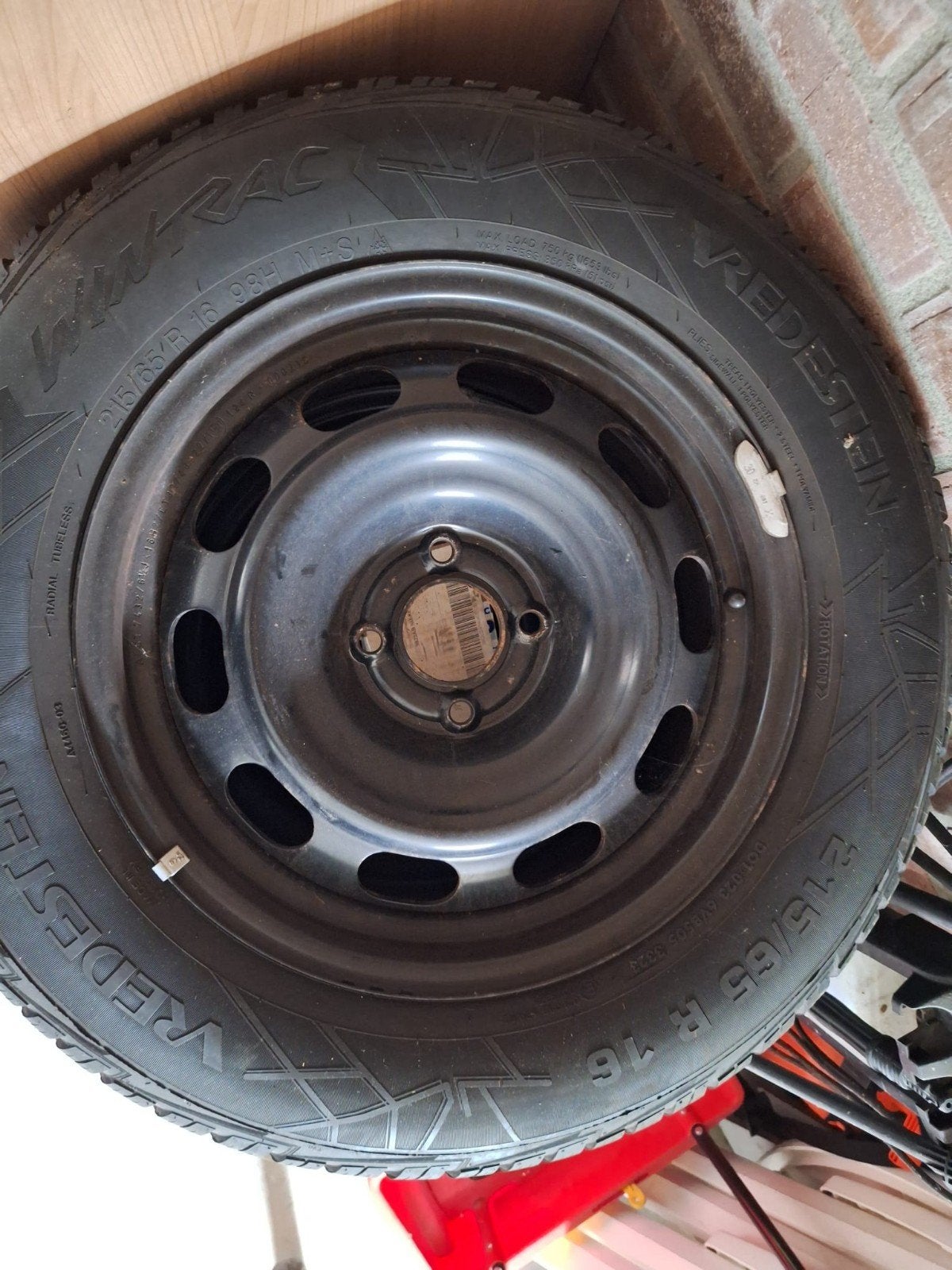 Winterbanden Vredestein 215/65 R16 - 2 winters gebruikt, Ophalen, 16 inch, Banden en Velgen, Winterbanden