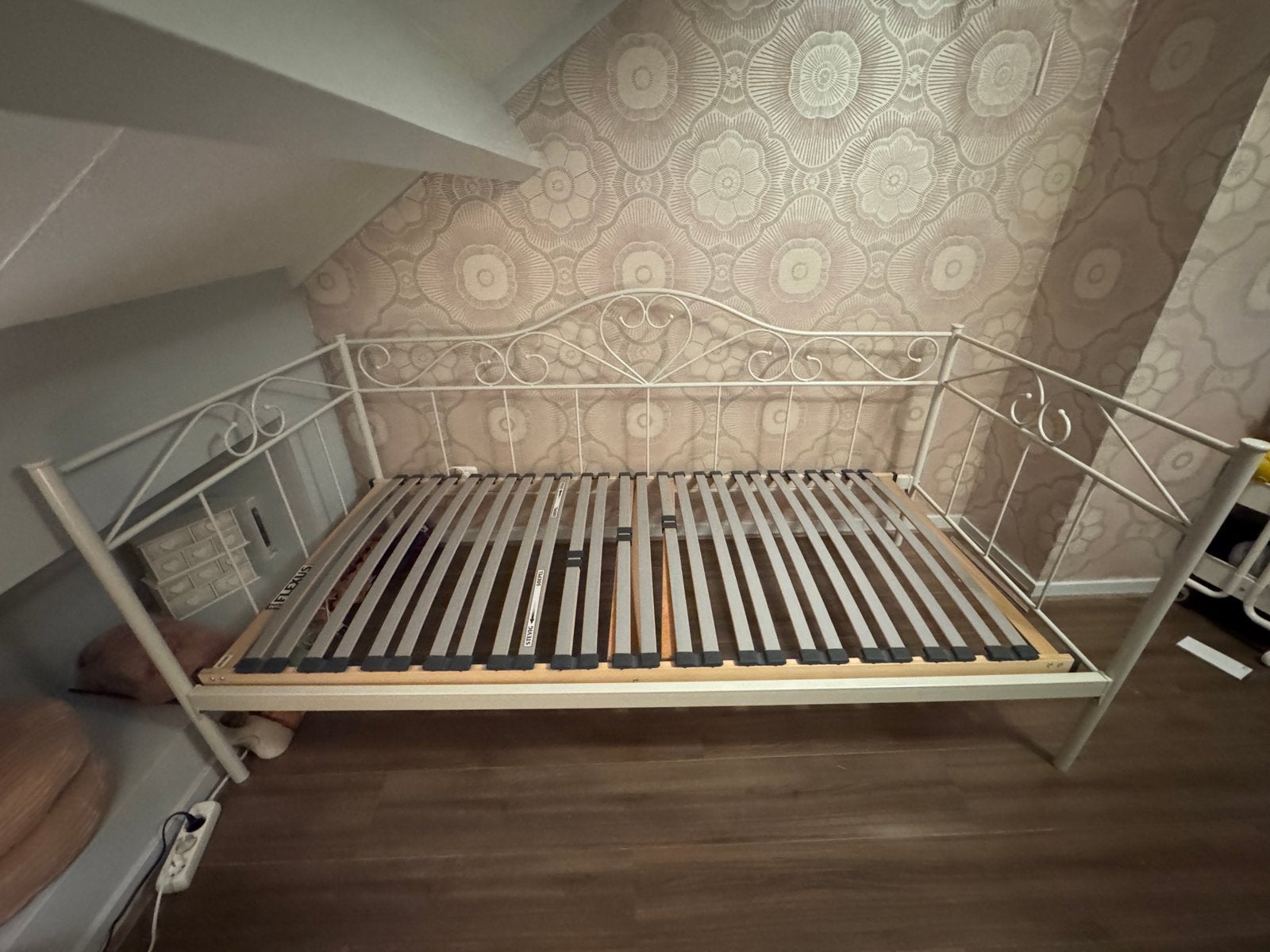 Eenpersoonsbed met goede lattenbodem en ikea matras, Huis en Inrichting, Ophalen, 90 cm, Eenpersoons, Wit