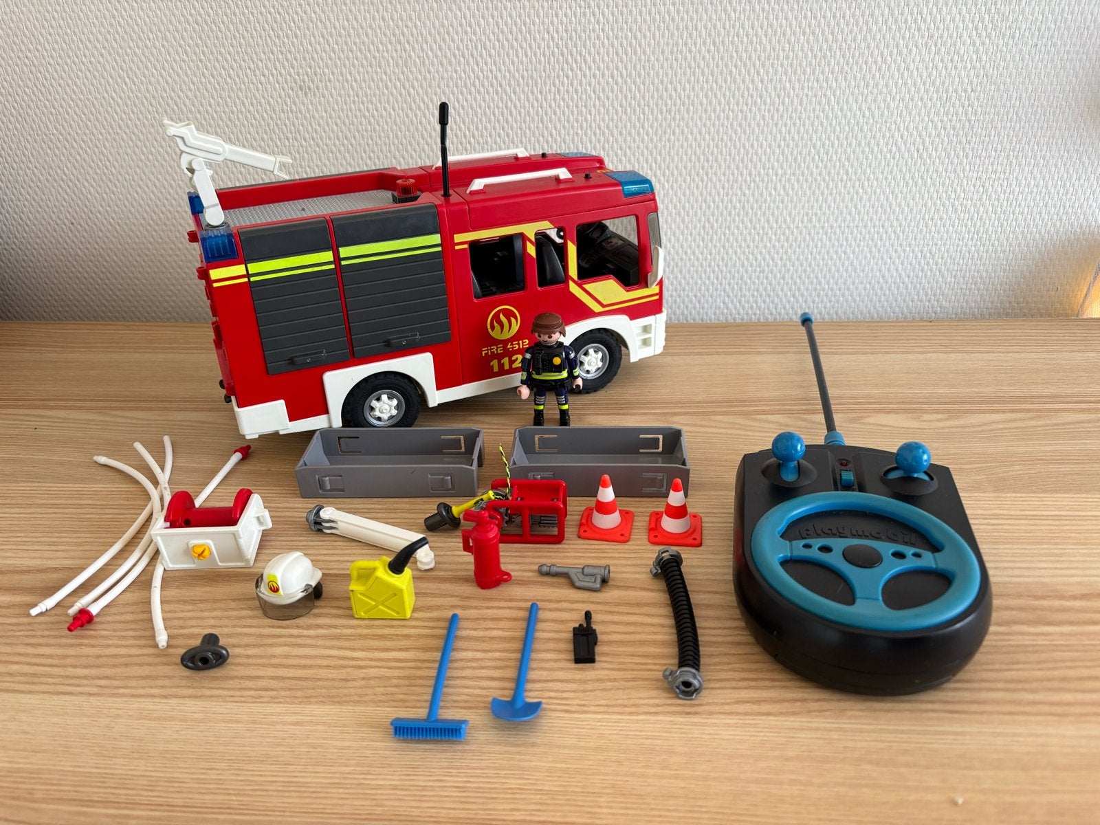 Playmobil brandweerwagen met afstandsbediening, Kinderen en Baby's, Ophalen of Verzenden, Zo goed als nieuw
