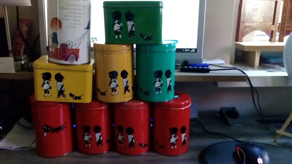 Set van 20 blikken met kinderfiguren - Diverse kleuren, Verzamelen, Blikken, Ophalen of Verzenden, Gebruikt, Overige, Overige merken