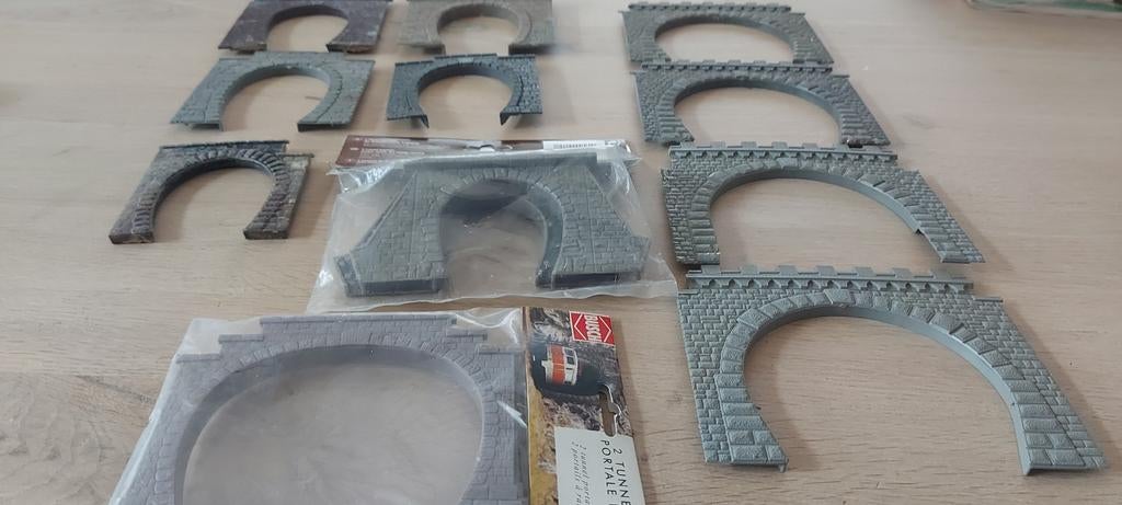 13 Faller , Busch tunnelingangen voor HO
(2.50 euro per stuk, Hobby en Vrije tijd, Modeltreinen | H0, Overige merken, Gelijkstroom of Wisselstroom