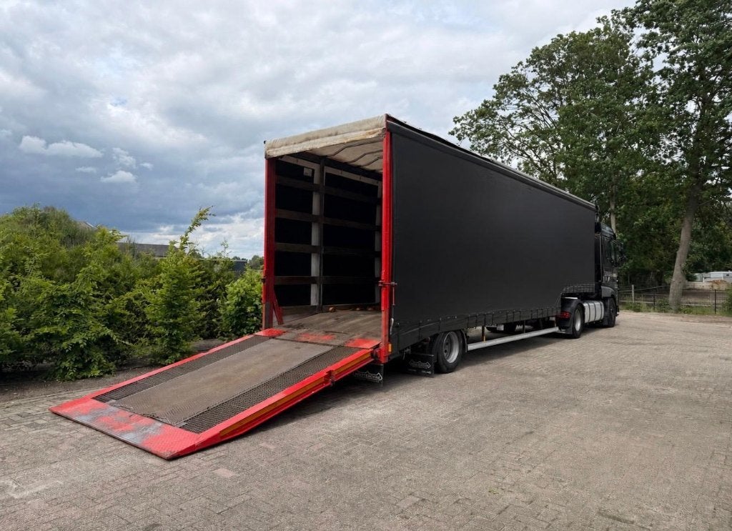 Nooteboom semi dieplader schuifzeilen huif machine transport, Automaat, Achterwielaandrijving, Euro 6, Zwart