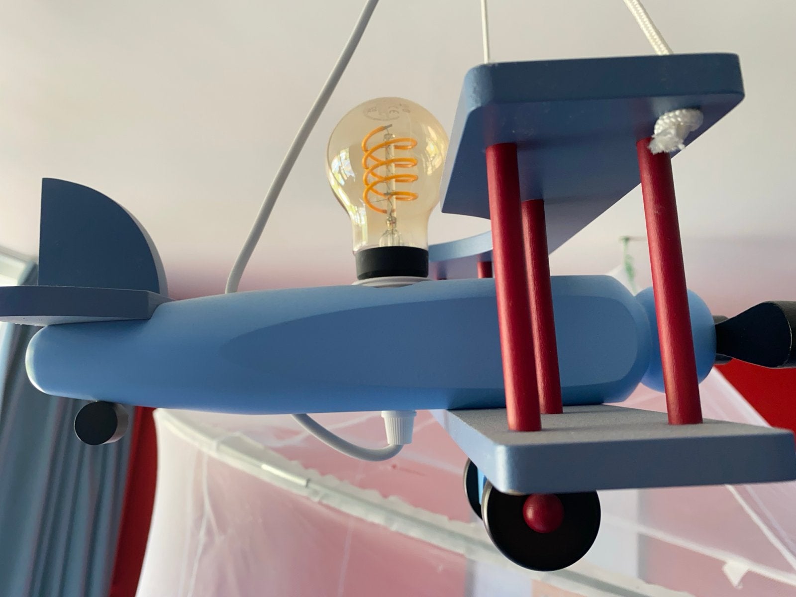 Houten Plafondlamp Vliegtuig - Kinderkamer Blauw/Rood, Gebruikt, Overige merken, Ophalen of Verzenden, Ophangbaar