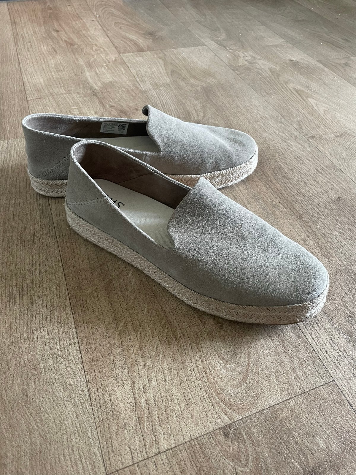 TOMS Espadrilles - Zo goed als nieuw, Kleding | Dames, Ophalen of Verzenden, Zo goed als nieuw, Espadrilles of Moccasins, Grijs