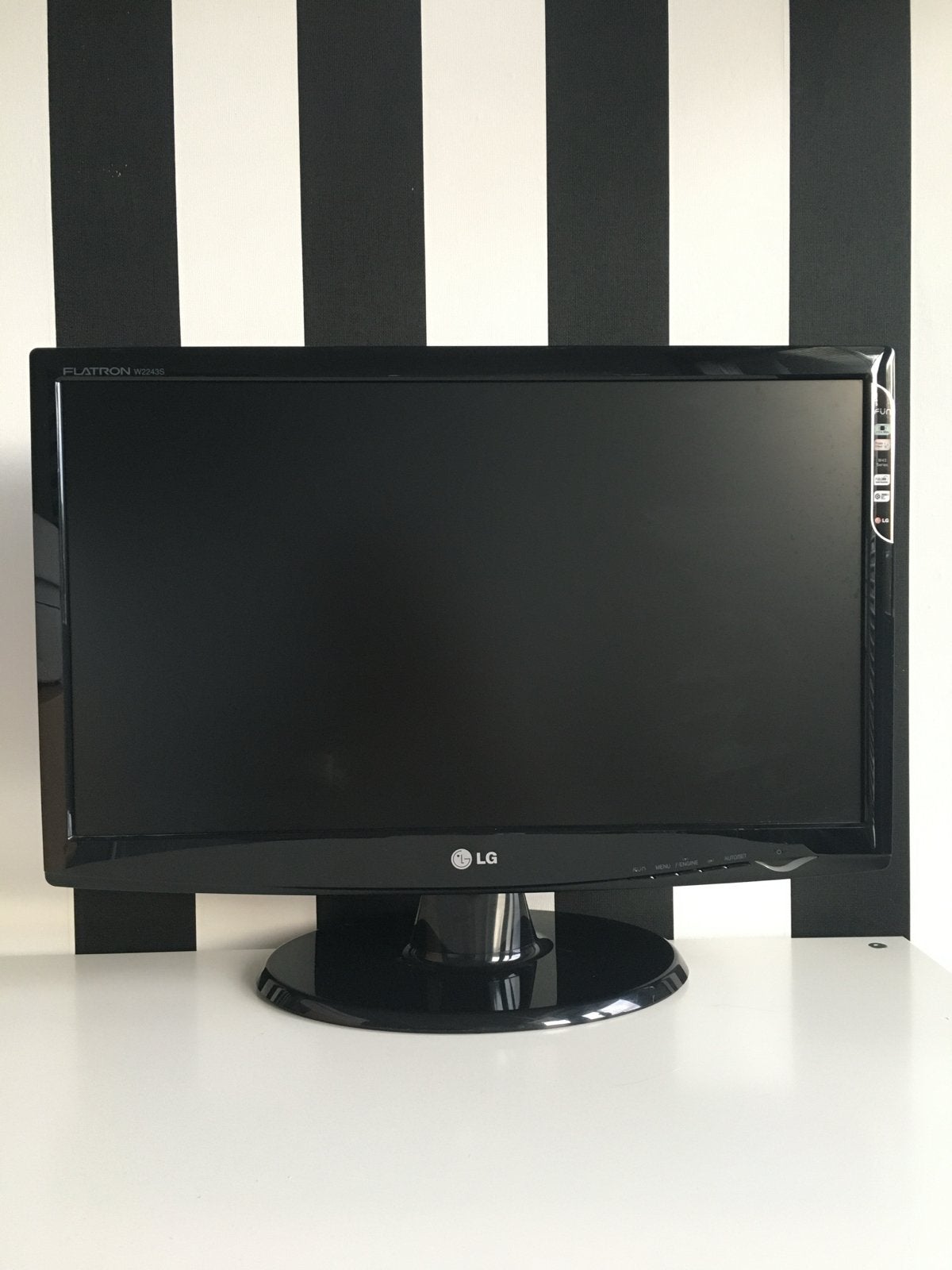 LG Flatron W2243S-PF Full HD Monitor, Ophalen, Gebruikt, Full HD, VGA
