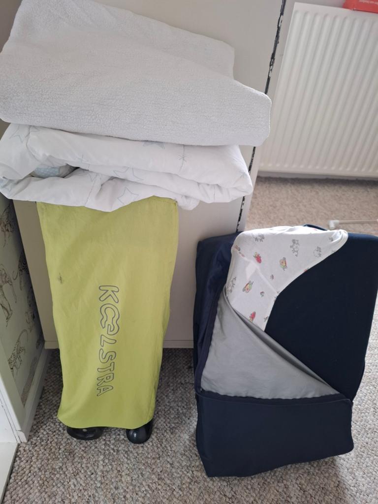 Koelstra campingbed met dekbed deken matras en hoeslaken, Ophalen, Gebruikt, Reisbedje