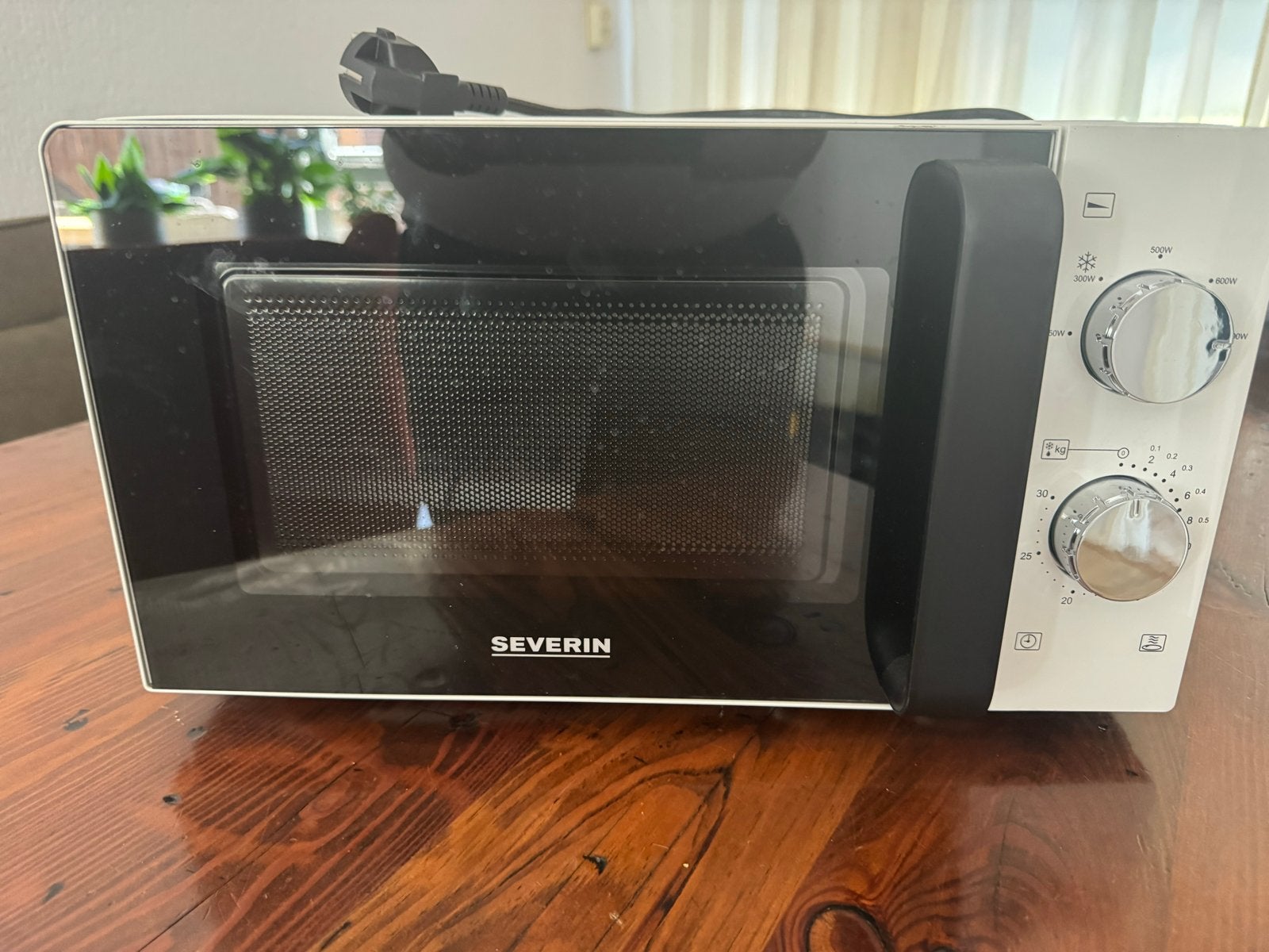 Severin Magnetron 700W - Compact en Vrijstaand, Ophalen, Minder dan 45 cm, Hete lucht, Nieuw