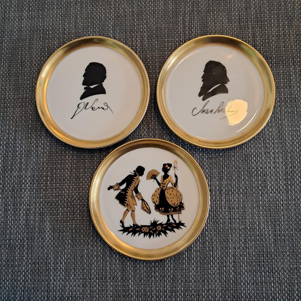 Fuerstenberg 3 Petit Four bordjes -1 met goud versierd kopje, Antiek en Kunst, Ophalen of Verzenden