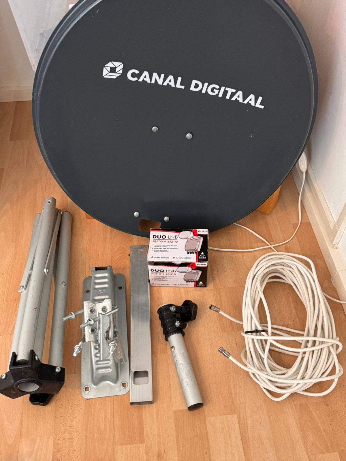 Camping schotel zonder decoder., Ophalen, Gebruikt, (Schotel)antenne, Overige merken