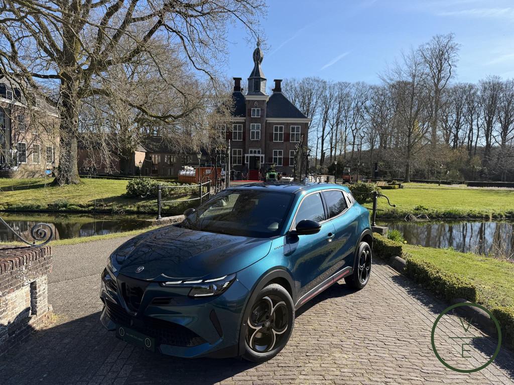 Alfa Romeo Junior 1.2 Turbo Hybrid Ibrida Speciale | Adaptiv, Auto's, Alfa Romeo, 145 pk, 1199 cc, Blauw, 620 kg