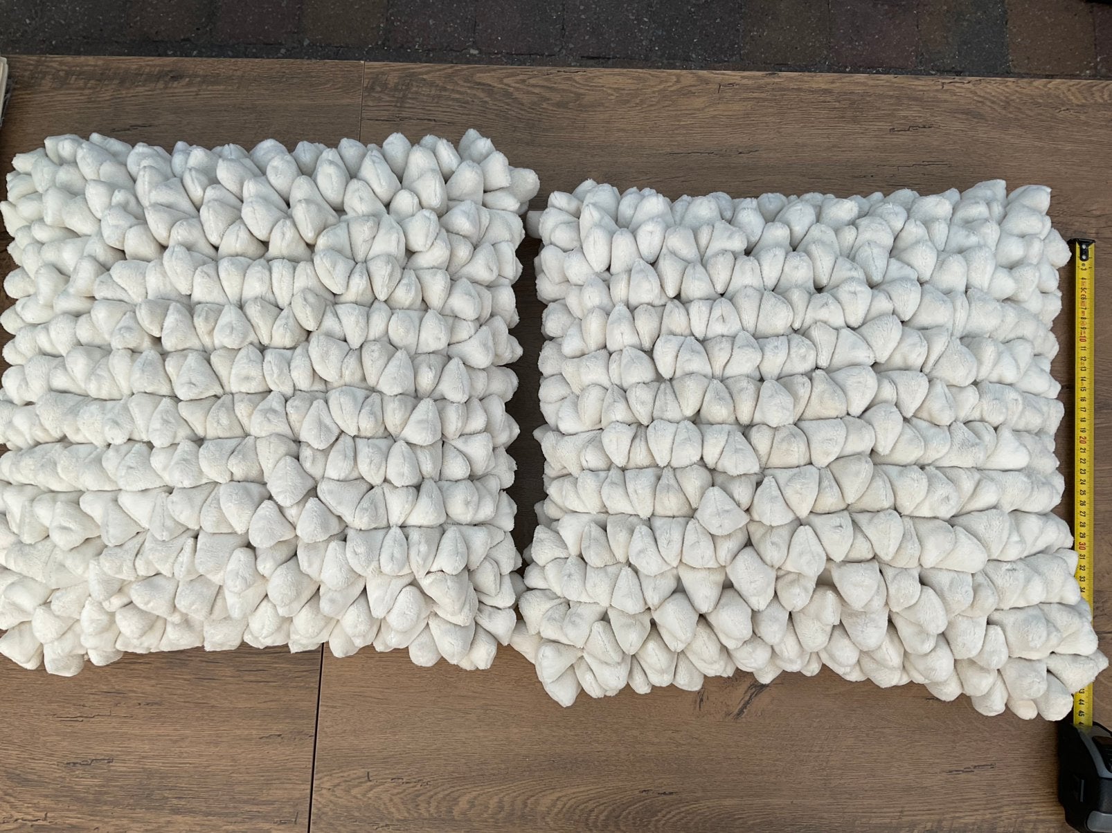2 nieuwe witte Pebbles kussens Pebble kussen en kussensloop, Huis en Inrichting, Ophalen, Overige merken, Wit, Vierkant