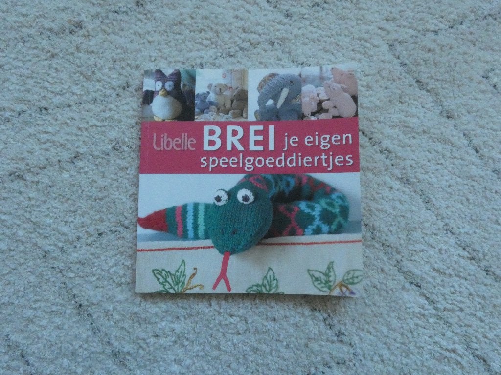 Libelle Brei je eigen speelgoeddiertjes, Ophalen of Verzenden, Zo goed als nieuw, Breien en Haken