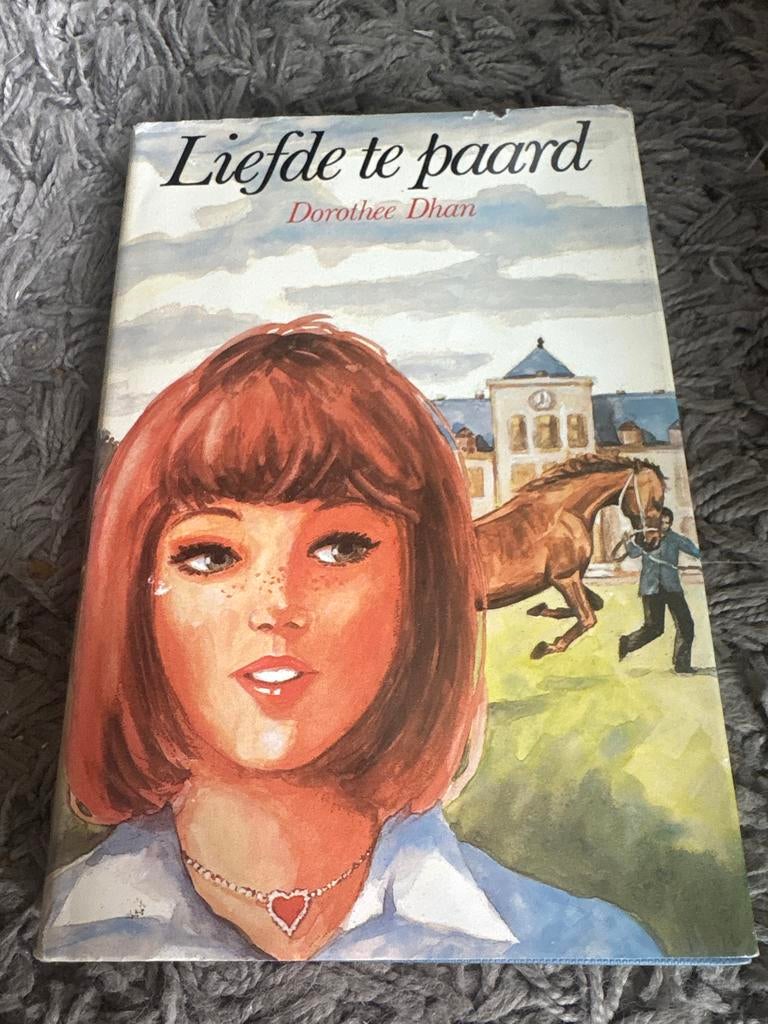 Liefde te paard - Dorothee Dhan, Boeken, Romans, Gelezen, Ophalen of Verzenden
