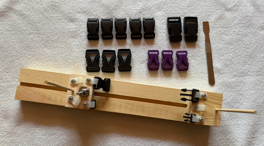 PARACORD MINI JIG KNOOPPLANK MET EXTRA BUCKELS., Overige thema's, Zo goed als nieuw, Overige merken, Geel