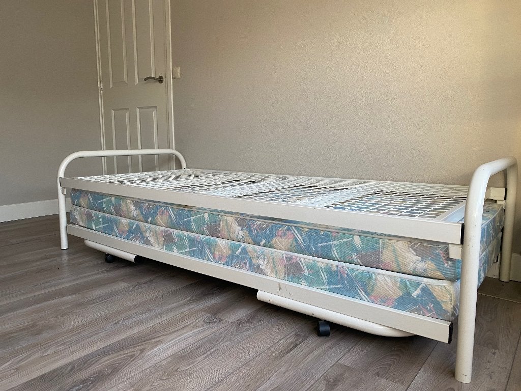 2-persoons onderschuifbed - moet snel weg!, Ophalen, Gebruikt, 90 cm, Wit