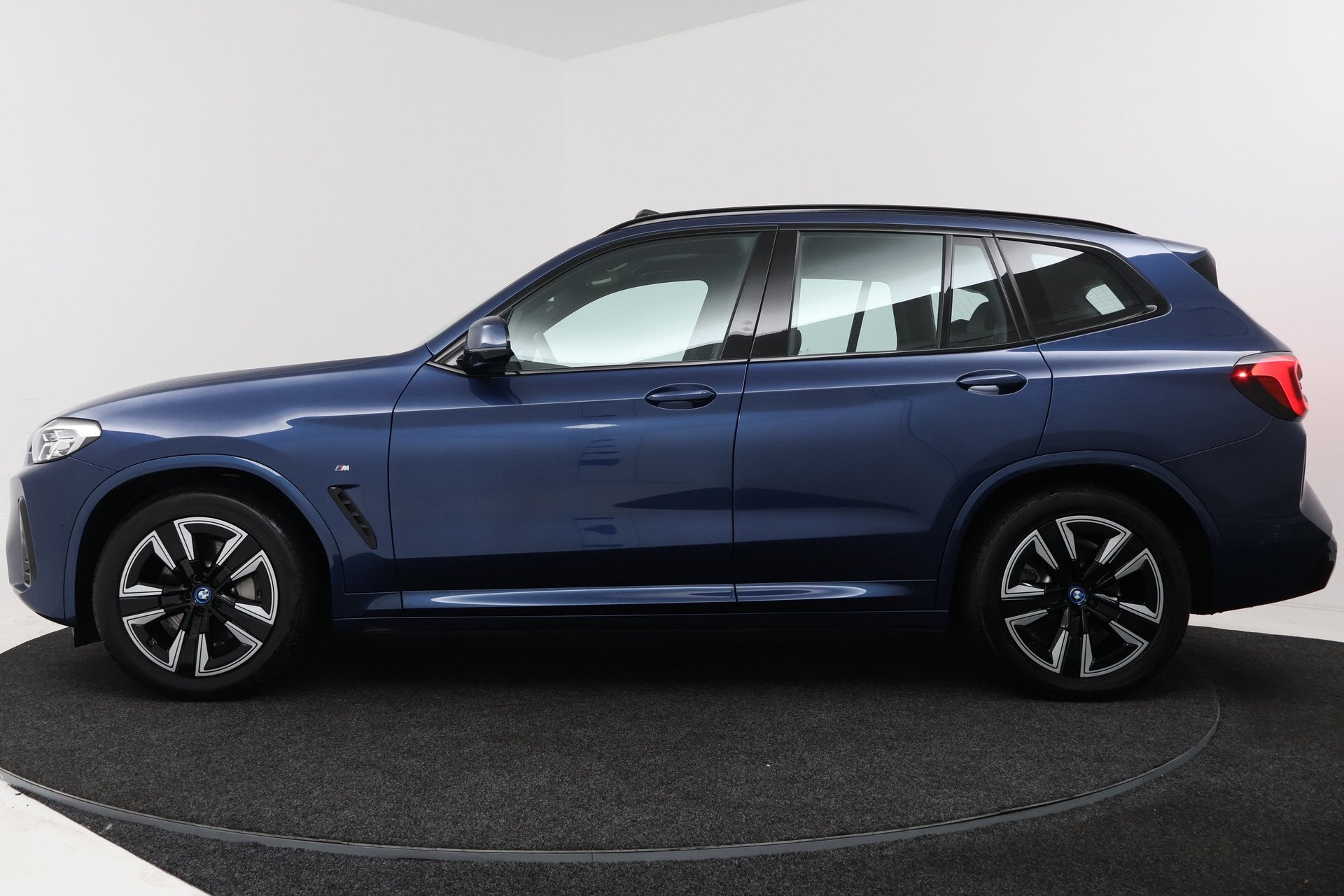 BMW IX3 Executive 80 kWh SOH 100% (PANORAMADAK, CAMERA, SFEE, Gebruikt, 2155 kg, IX3, SUV of Terreinwagen