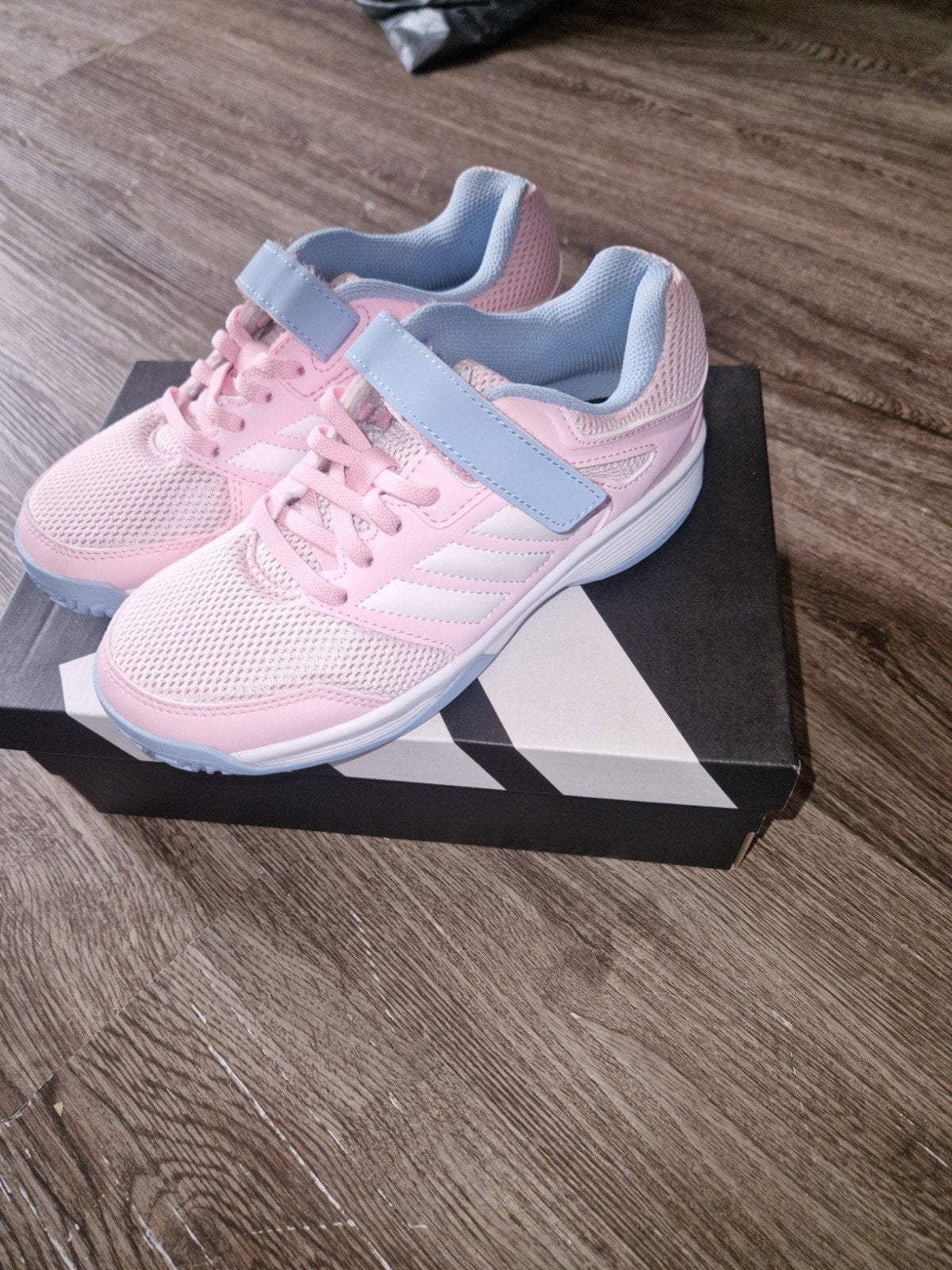 Adidas Speedcourt K Velcro indoorschoenen maat 33 roze, Ophalen, Adidas, Meisje, Sportschoenen