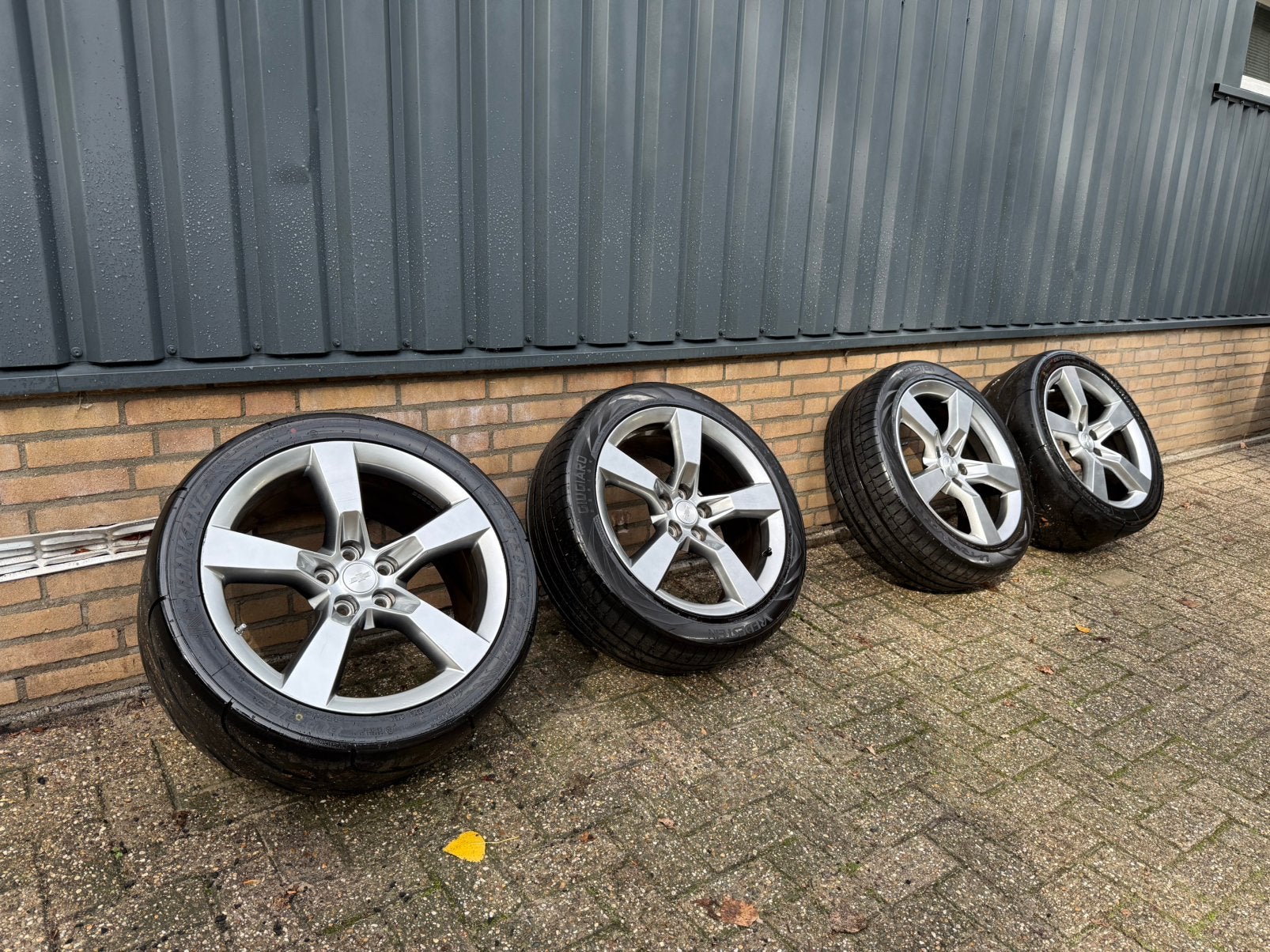 Wielen Chevrolet Camaro SS 2010, Auto-onderdelen, Ophalen, Zomerbanden, Banden en Velgen
