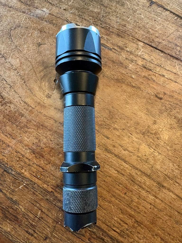Fenix TK22 zaklamp, Ophalen of Verzenden, Gebruikt, Accu