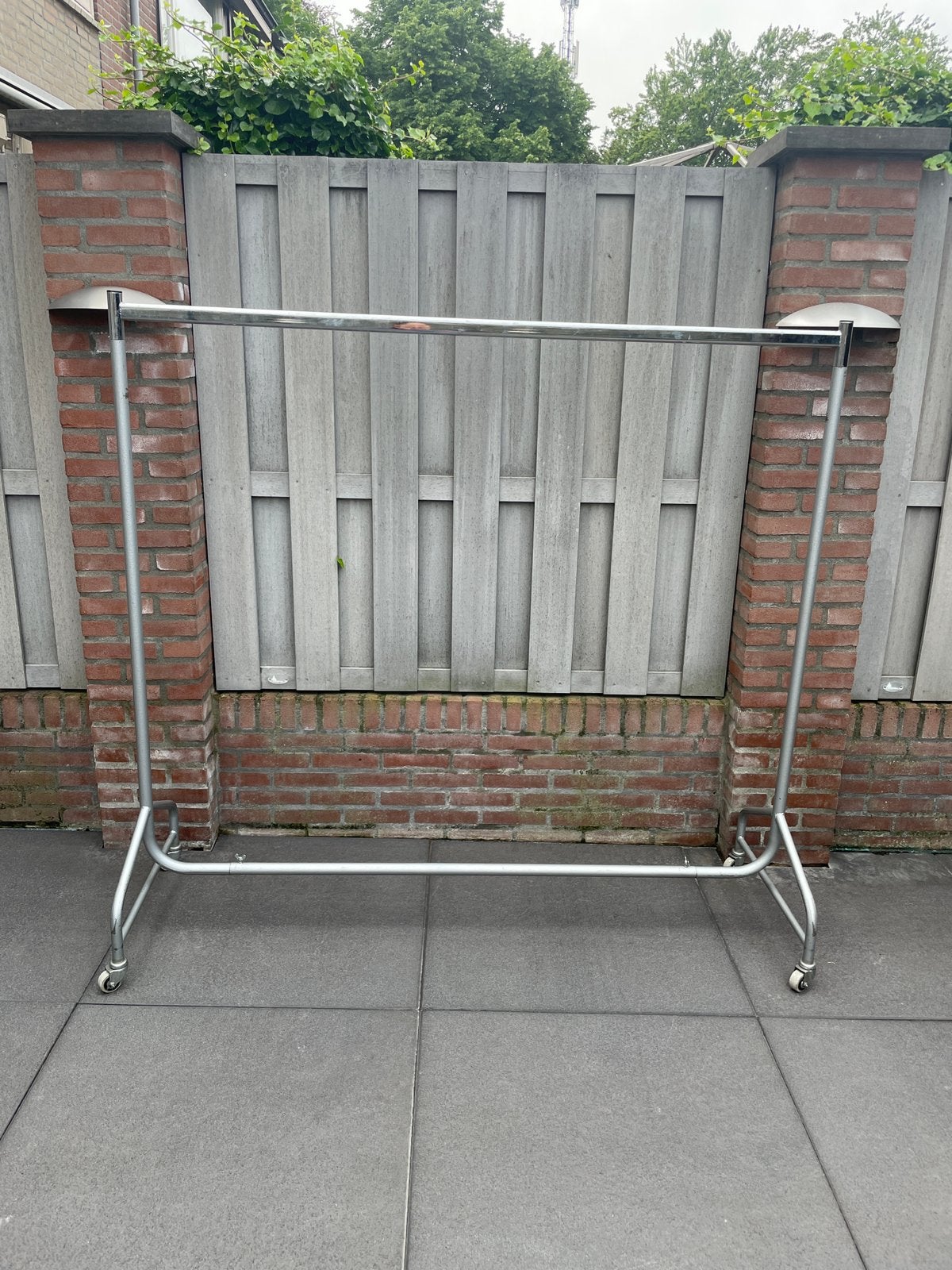 Diverse professionele verrijdbare kledingrekken, Ophalen, Met wielen, Zo goed als nieuw