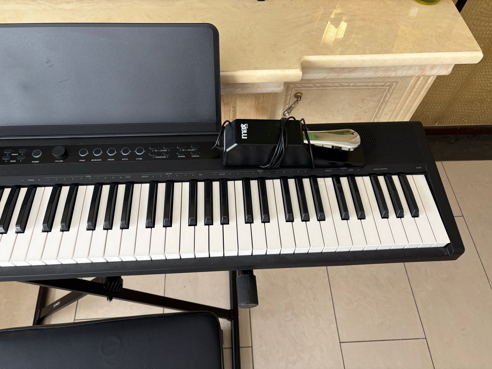 Max Music Digitaal Piano met standaard en kruk, Ophalen, Zwart, Digitaal, Zo goed als nieuw