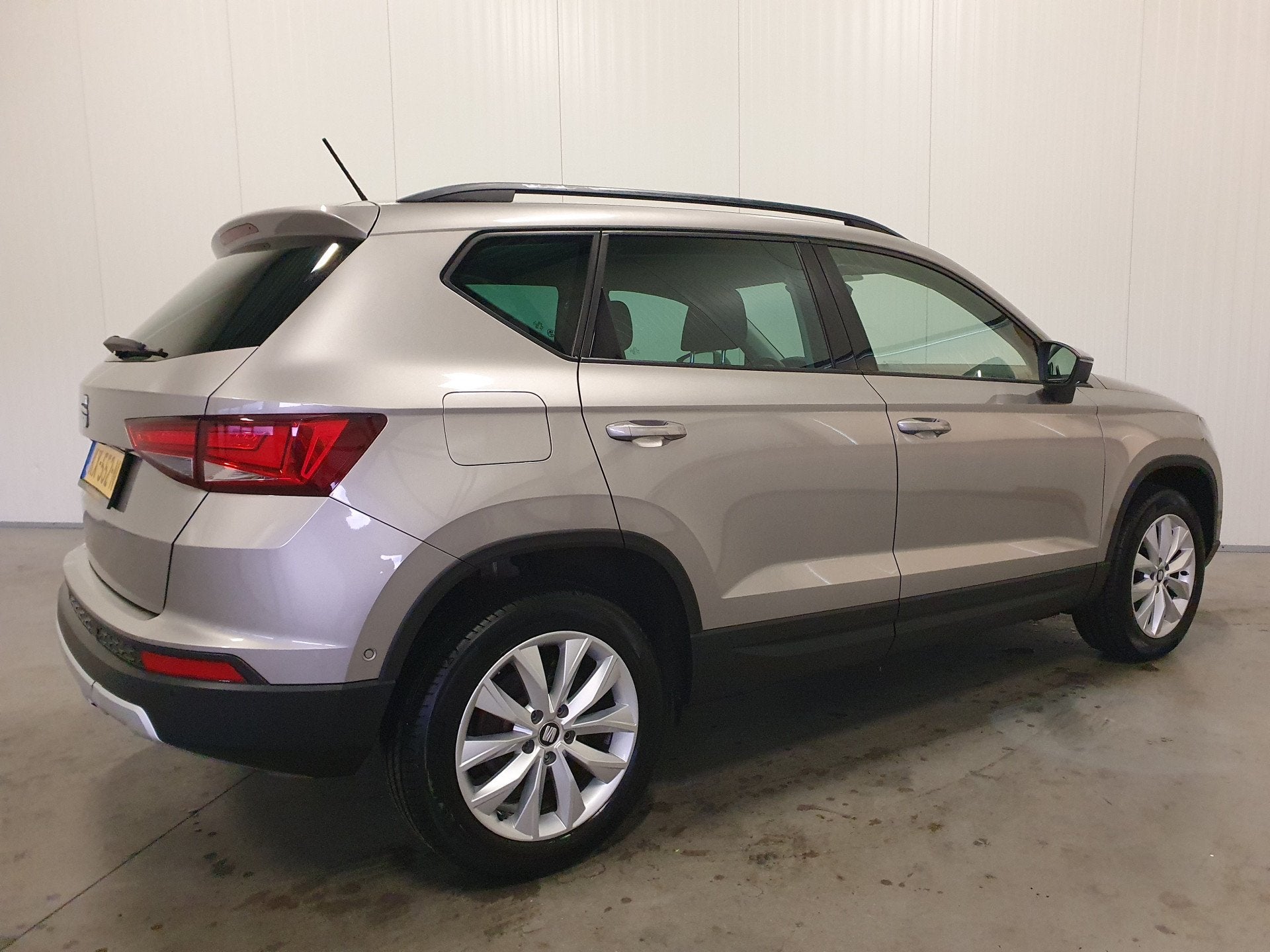 SEAT Ateca 1.0 EcoTSI Style NAVI/PDC/LED/CAMERA/CRUISE/CLIMA, Auto's, Voorwielaandrijving, Stof, Euro 6, Bruin