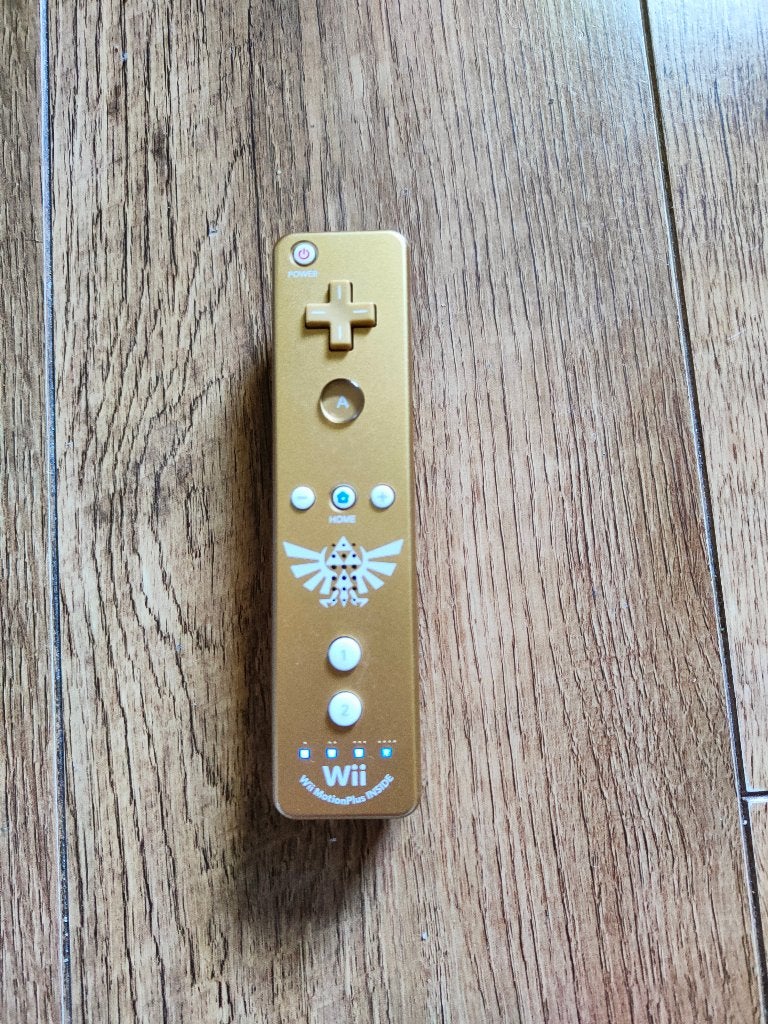 Nintendo Wii Controller Remote Plus Zelda Skyward Sword, Ophalen of Verzenden, Zo goed als nieuw, Sport, 3 spelers of meer