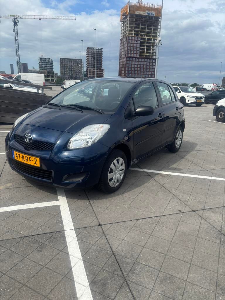 Toyota Yaris 1.0 12V Vvt-i 5DR Terra 2010 Blauw, Auto's, Voorwielaandrijving, 40 €/maand, 750 kg, Blauw