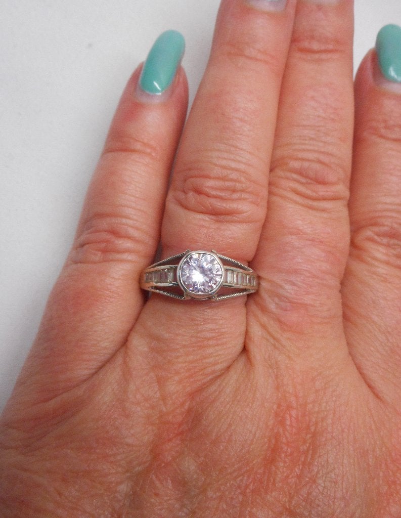 10 karaat Wit gouden ring met stenen maat 17.5 nr.178