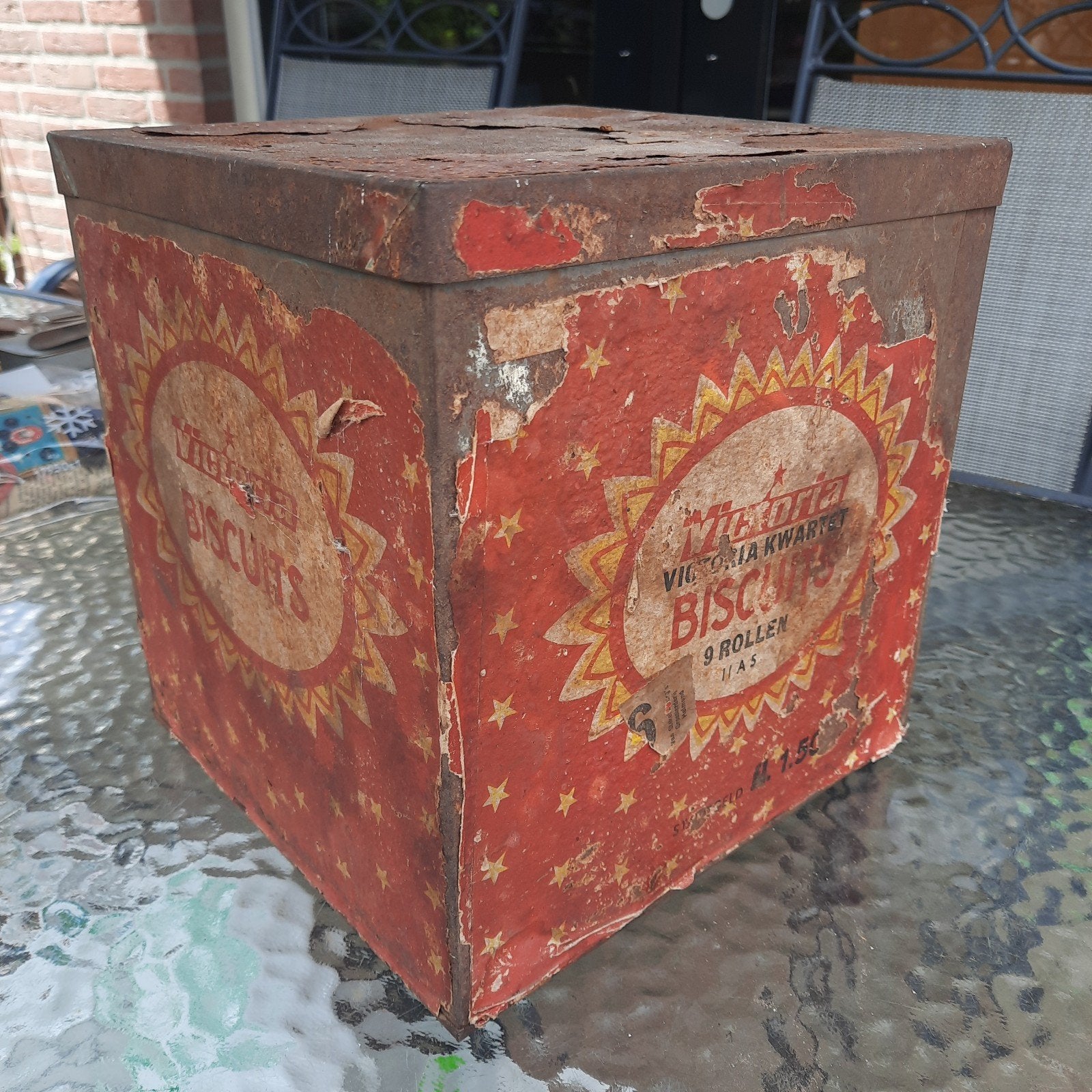 Antieke Victoria Biscuits blik met statiegeld fl 1,50, Ophalen