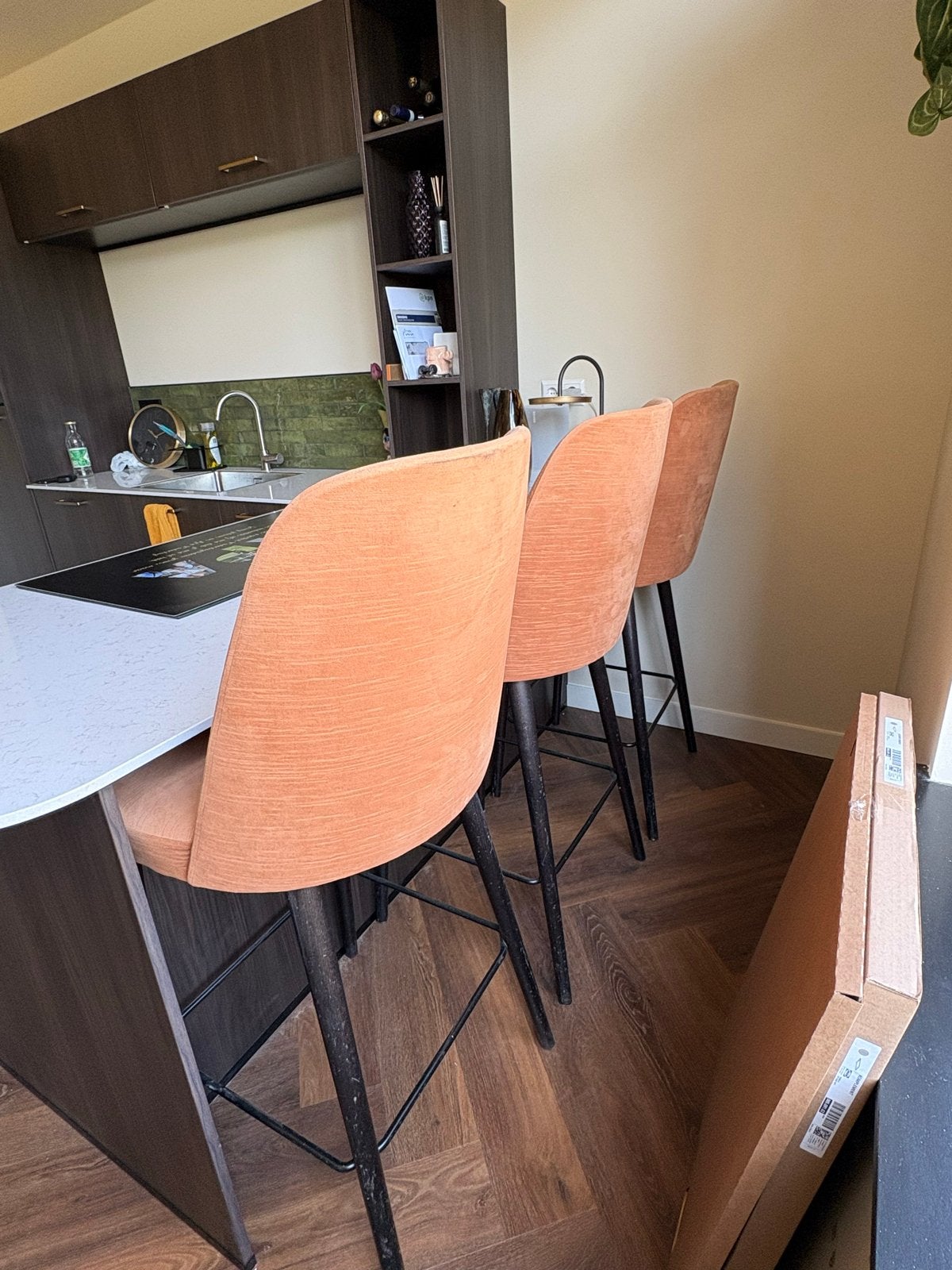 Set van 4 oranje barkrukken met rugleuning, Ophalen, Gebruikt, Met voetsteun, 60 tot 90 cm