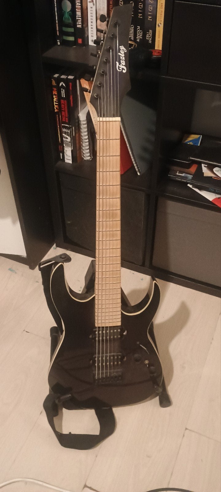 Fazley 7-snarige elektrische gitaar, Ophalen of Verzenden, Zo goed als nieuw, Solid body, Overige merken
