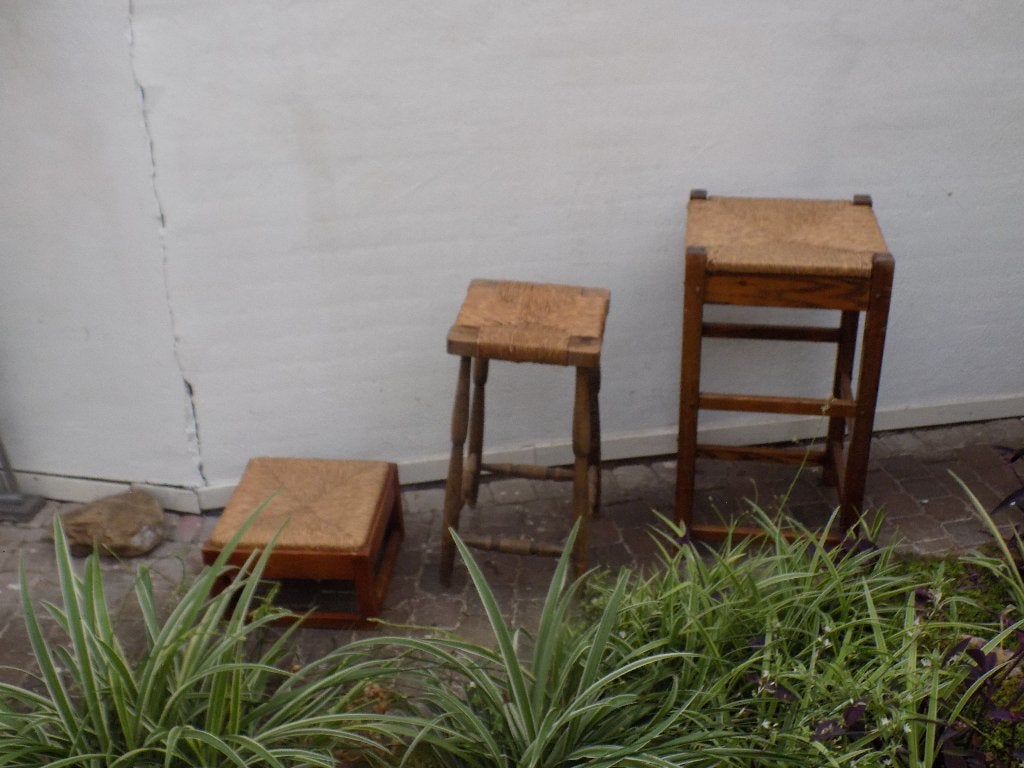 Vintage eiken kruk tafeltje biezen zitting jaren 70, Ophalen, Gebruikt