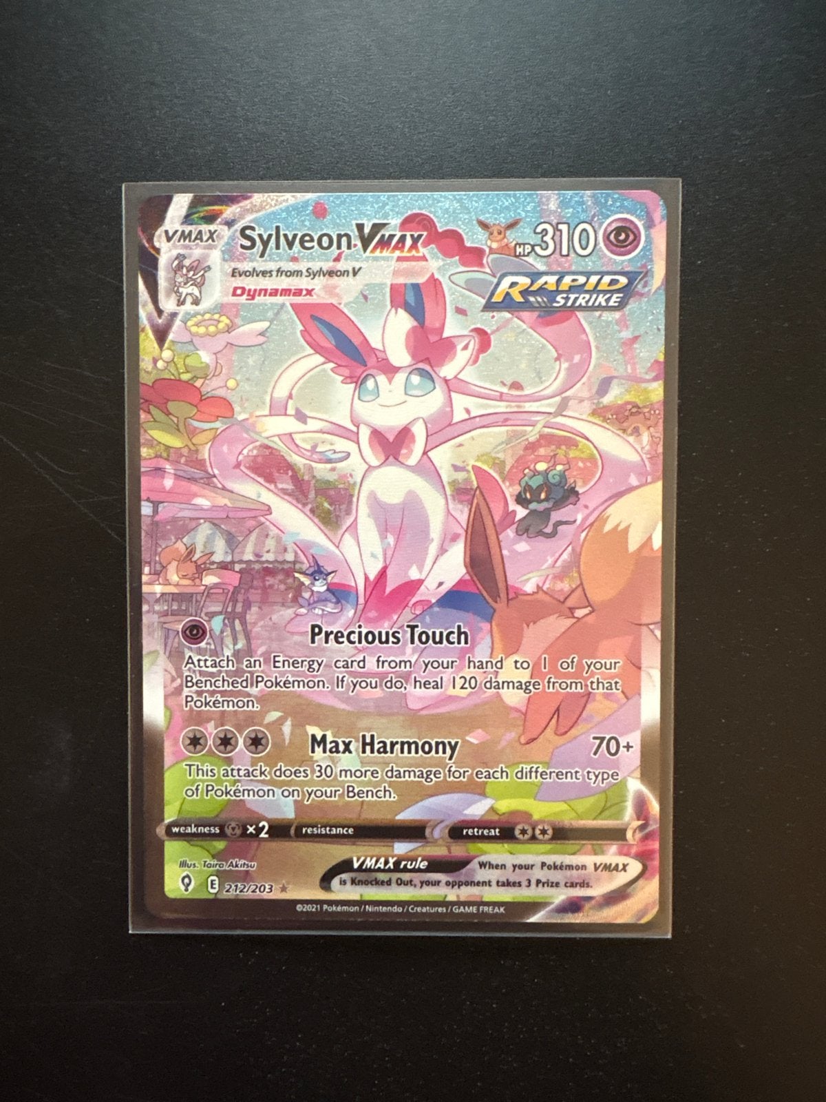 Sylveon VMAX Pokémon kaart (212/203) - Zo goed als nieuw, Hobby en Vrije tijd, Ophalen of Verzenden, Zo goed als nieuw, Losse kaart