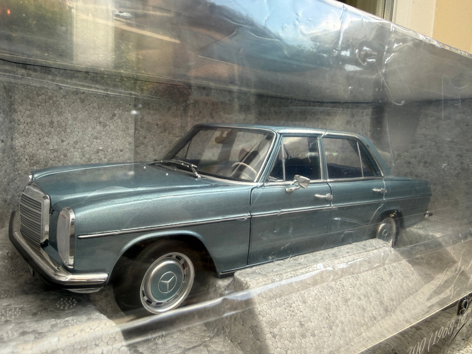 1:18 Mercedes Benz W115 200 Graublau 1968 - 1973 Norev, Auto, Norev, 70-72 Av. de Bohlen, Vaulx-en-Velin, 69120, France, Norev