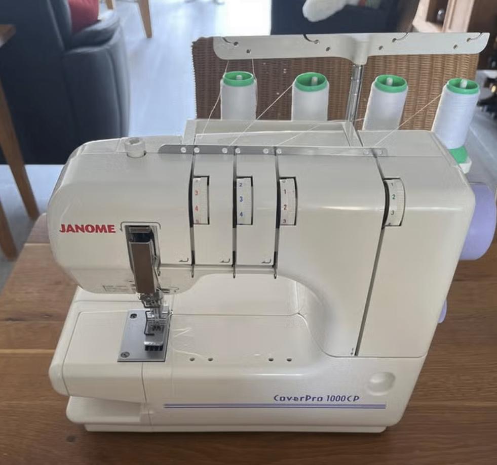 Janone Coverpro 1000CP, Hobby en Vrije tijd, Naaimachines en Toebehoren, Ophalen, Zo goed als nieuw, Lockmachine, Janome