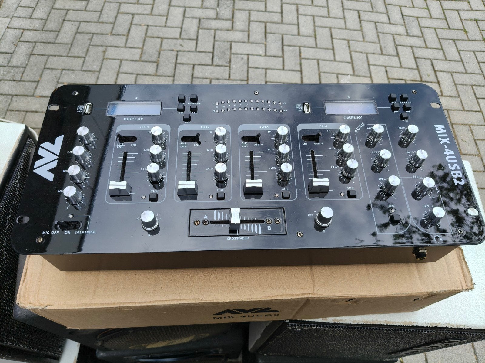 AVL mix-4usb2 mixer met dubbele USB speler., Ophalen of Verzenden, Zo goed als nieuw, 5 tot 10 kanalen, Microfooningang