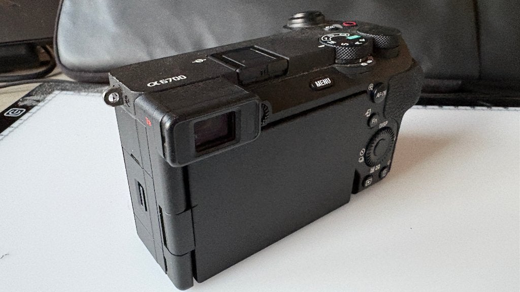 Foto 4 van Sony A6700 + Tamron 17-70mm F/2.8 met accessoires