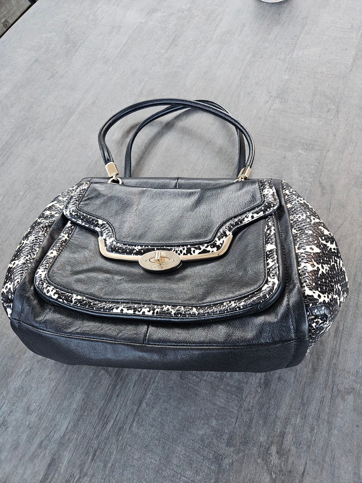 Coach handtas zwart met dierenprint details, Sieraden, Tassen en Uiterlijk, Tassen | Damestassen, Ophalen of Verzenden, Gebruikt