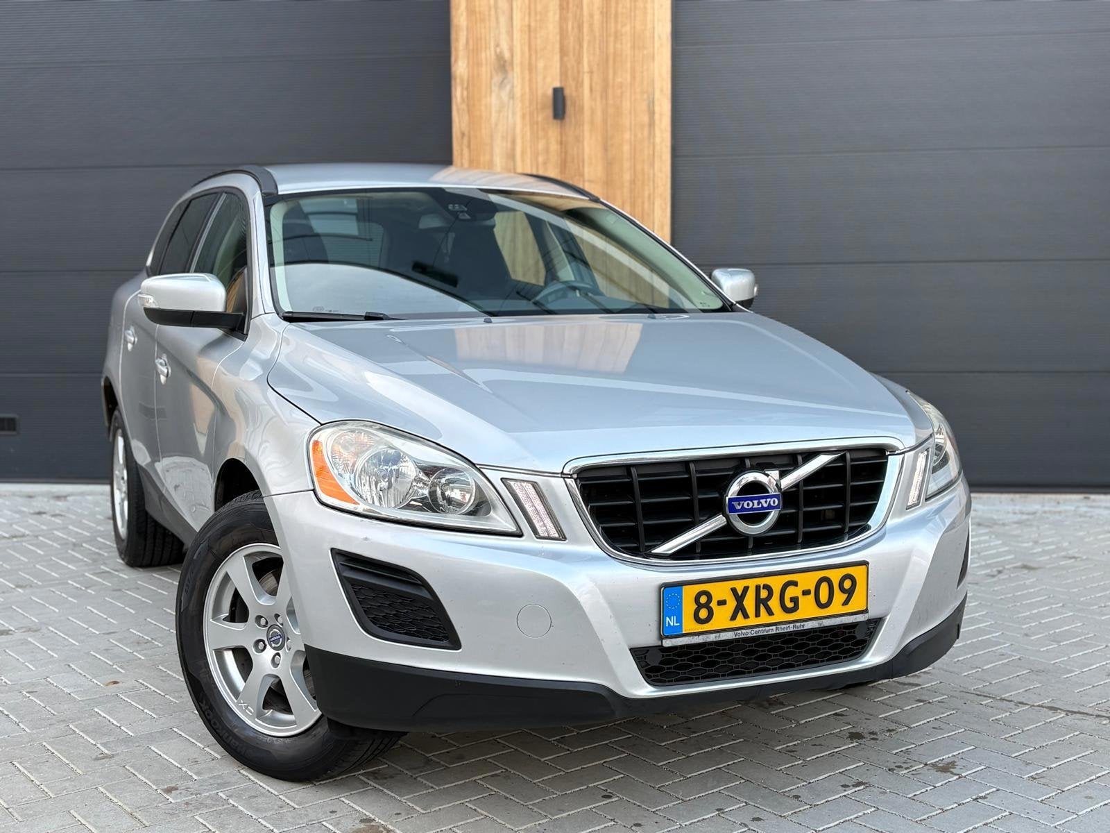 Volvo XC60 2.0 D3 Summum (bj 2010) EURO5|CLIMA|1E-EIG|GOED O, Auto's, Voorwielaandrijving, Stof, 1984 cc, Bedrijf