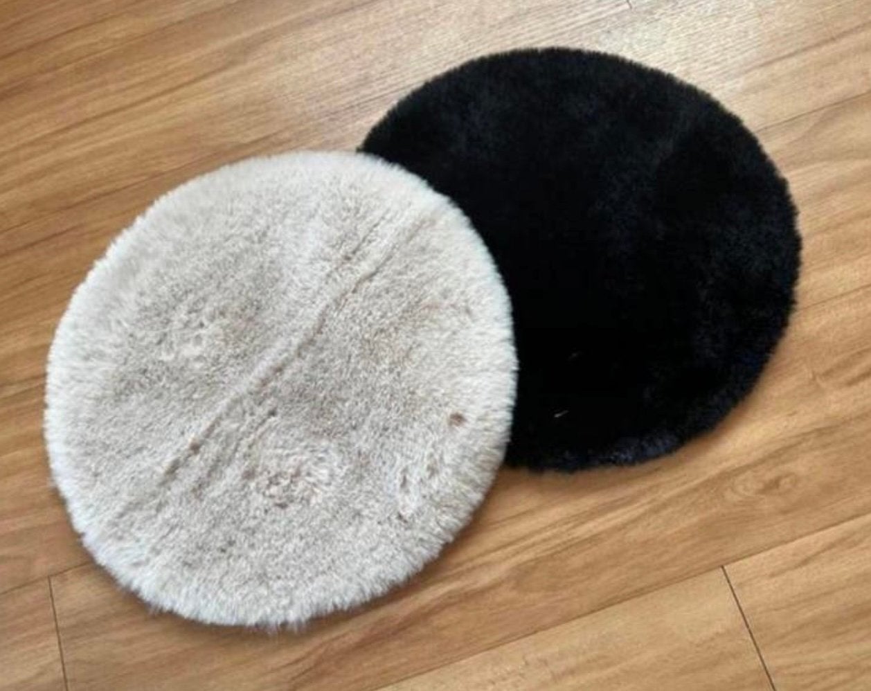 Klein rond kleed met nep vacht - zwart - diameter 37 cm, 50 tot 100 cm, Zwart, Rond, Ophalen of Verzenden