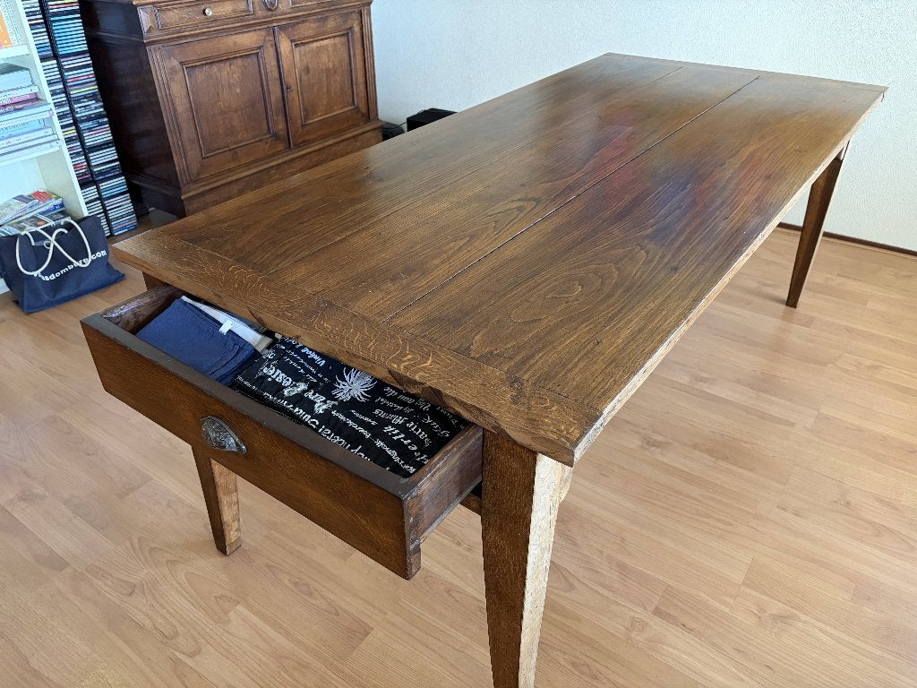 bijzondere tafel met geschiedenis zoekt nieuwe toekomst, Ophalen, Gebruikt, Eikenhout, 50 tot 100 cm