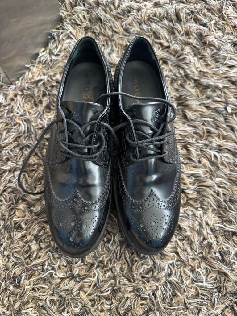 Hogan Zwarte Brogues met Plateauzool maat 37,5, Kleding | Dames, Schoenen, Zwart, Ophalen of Verzenden, Zo goed als nieuw, Schoenen met hoge hakken
