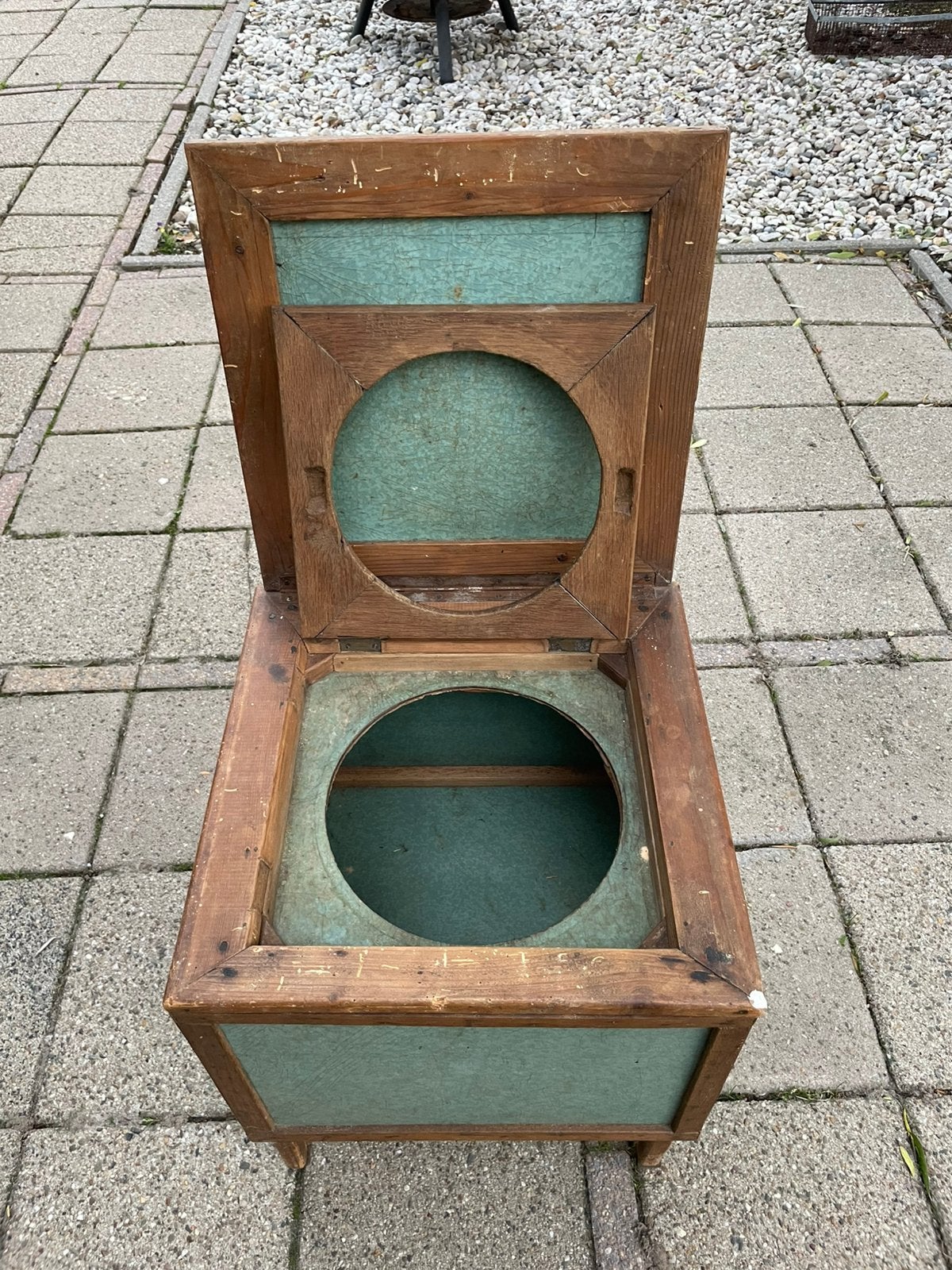 Oude po stoel/kamergemak, Ophalen