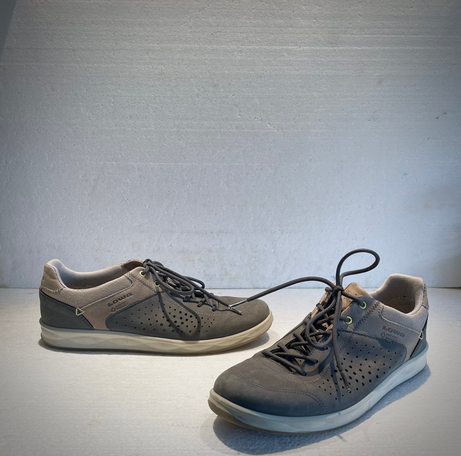 Lowa GTX GoreTex wandel schoenen / sneakers 41 UK 7, Ophalen of Verzenden, Schoenen