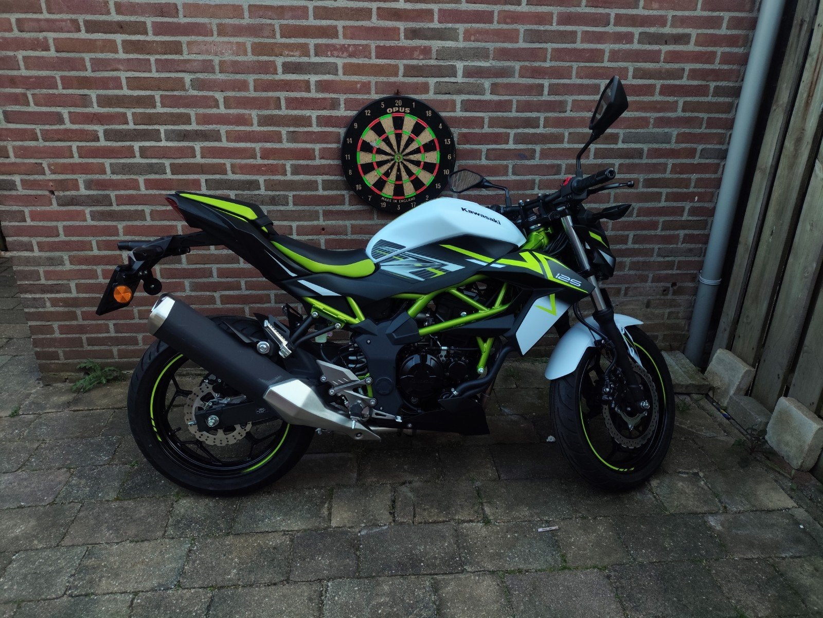 Kawasaki z125 2022, Ophalen